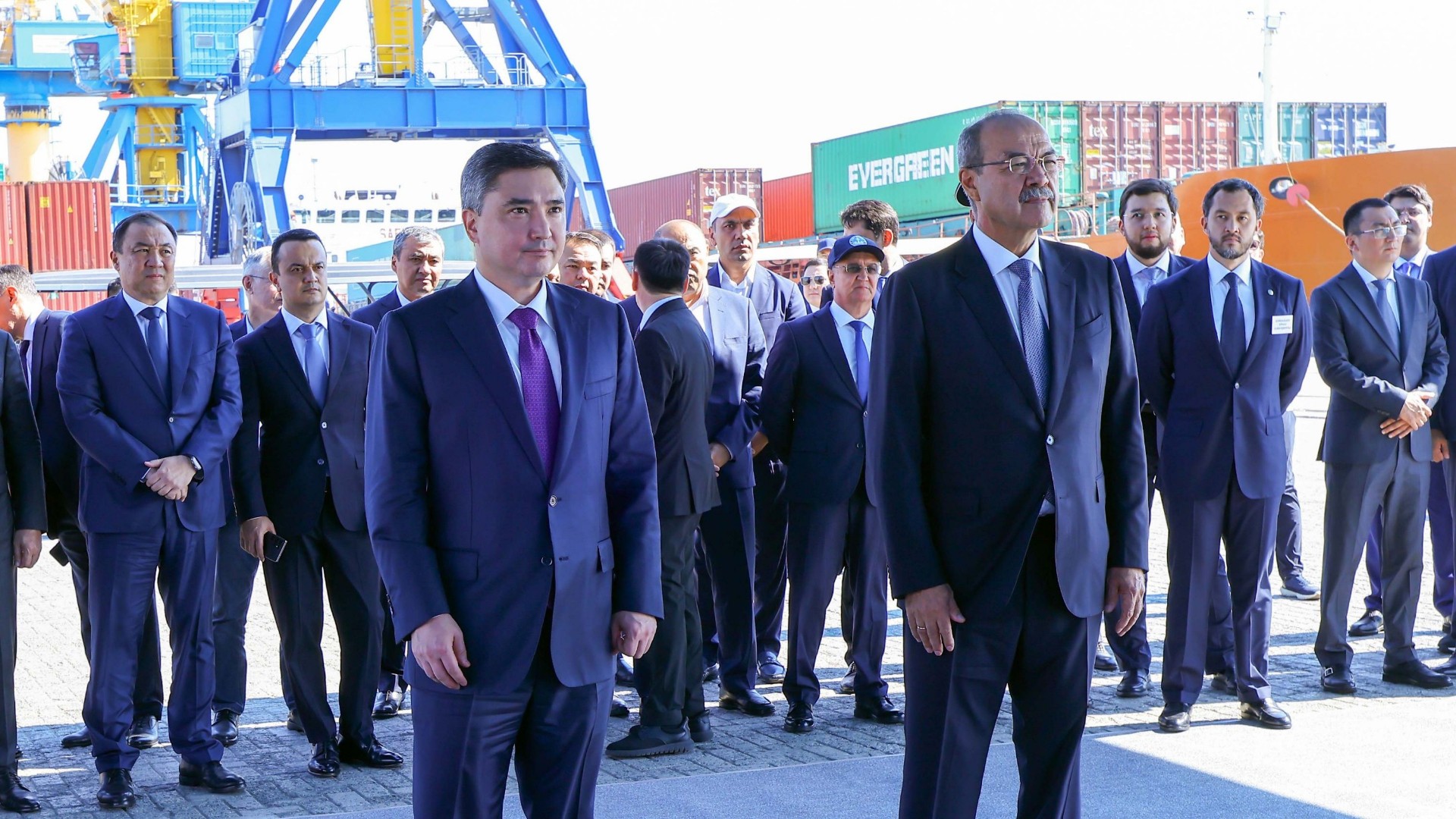 Премьер-министры Казахстана и Узбекистана обсудили развитие Транскаспийского маршрута в порту Актау