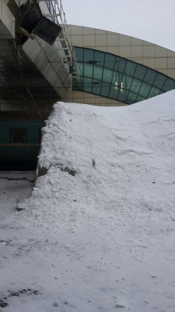 Обрушение конструкции на вокзале Астаны не повлияло на движение поездов
