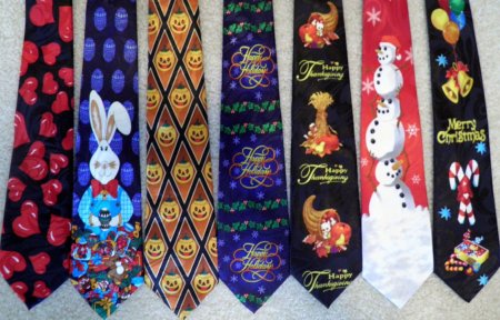 Мухтар Аблязов "выбирает" галстук для допроса в Астане