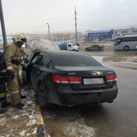 В 29 «А» микрорайоне Актау загорелся автомобиль Hyundai Sonata