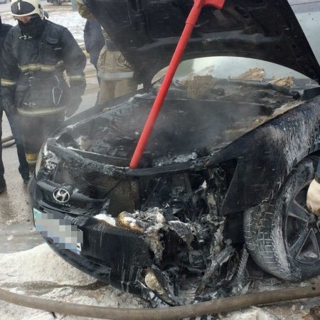 В 29 «А» микрорайоне Актау загорелся автомобиль Hyundai Sonata