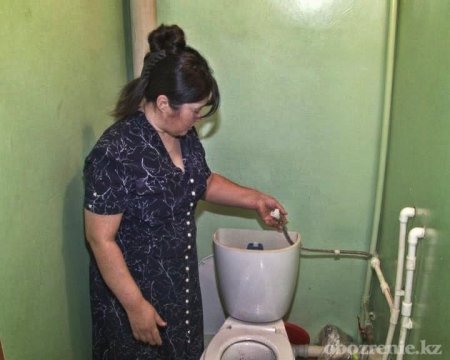 В Павлодаре очередников заселили в дом с разбитыми окнами и без батарей