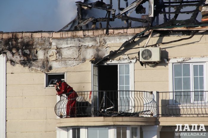 В результате пожара в поселке Приморский сгорела крыша жилого дома