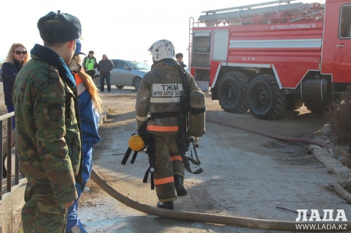 В результате пожара в поселке Приморский сгорела крыша жилого дома