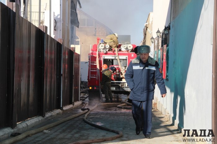 В результате пожара в поселке Приморский сгорела крыша жилого дома