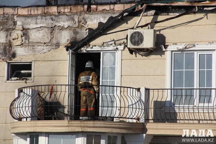 В результате пожара в поселке Приморский сгорела крыша жилого дома