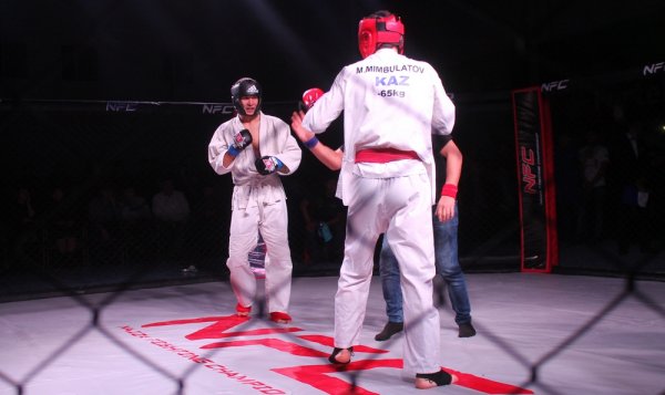 В Актау чемпионский пояс «NFC West Kazakhstan» в фестивале боевых искусств взял атырауский боец Абылай Толеш