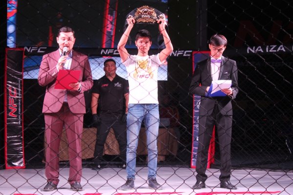 В Актау чемпионский пояс «NFC West Kazakhstan» в фестивале боевых искусств взял атырауский боец Абылай Толеш
