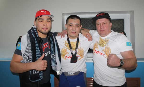 В Актау чемпионский пояс «NFC West Kazakhstan» в фестивале боевых искусств взял атырауский боец Абылай Толеш