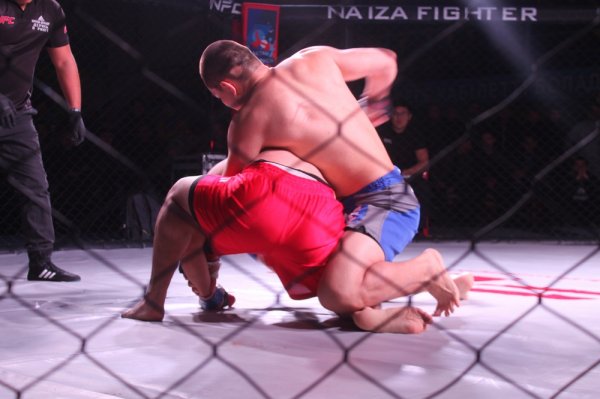 В Актау чемпионский пояс «NFC West Kazakhstan» в фестивале боевых искусств взял атырауский боец Абылай Толеш