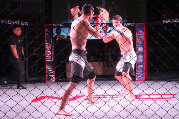 В Актау чемпионский пояс «NFC West Kazakhstan» в фестивале боевых искусств взял атырауский боец Абылай Толеш