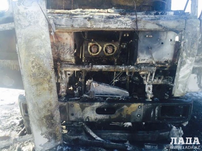 В минувшие выходные в Мангистау сгорел мусоровоз