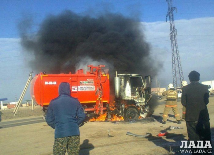 В минувшие выходные в Мангистау сгорел мусоровоз