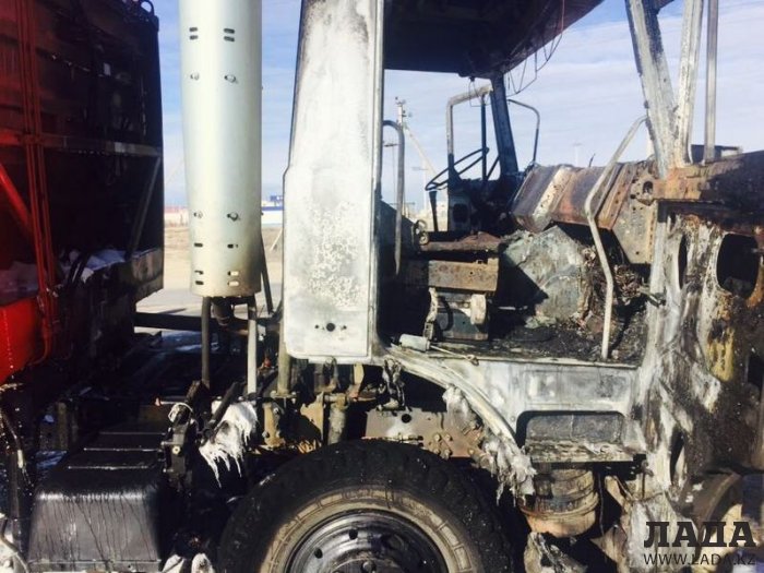 В минувшие выходные в Мангистау сгорел мусоровоз