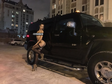 Астанчанка из нашумевшей эротичной фотосессии рассказала о своем поступке