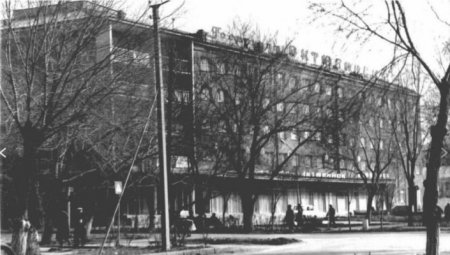 Как вели себя Масляков, Леонов, Роза Багланова и другие звезды в актюбинском ресторане