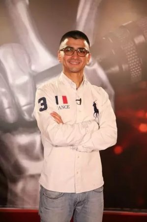 Стриптиз, IPhone 7 и норковая шуба: подарки, о которых мечтают казахстанские мужчины