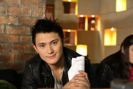 Стриптиз, IPhone 7 и норковая шуба: подарки, о которых мечтают казахстанские мужчины