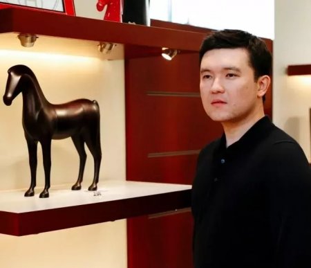 Стриптиз, IPhone 7 и норковая шуба: подарки, о которых мечтают казахстанские мужчины