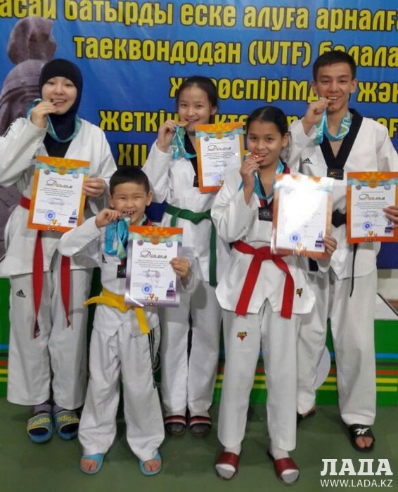 С республиканского турнира по таеквондо мангистаусцы вернулись с пятью медалями