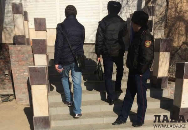 В Актау обокрали студию декора и флористики