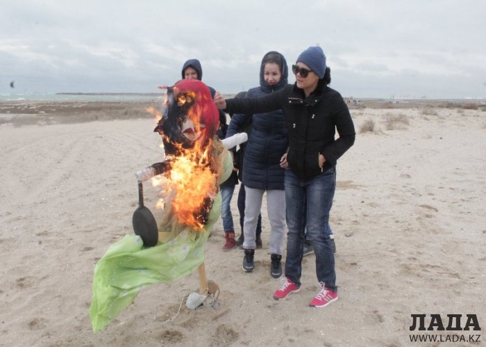 В Актау отметили Масленицу