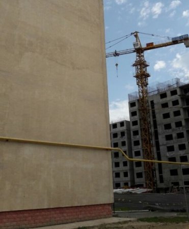 Новый скандал разгорается с жителями накренившейся многоэтажки в Алматы