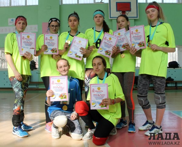 Женская команда «Каспий» стала золотым призером турнира по волейболу в Актау