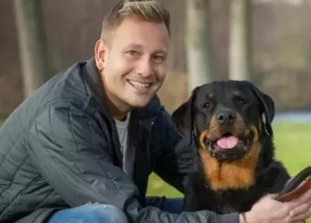 В Англии собака открыла дверь врачам и спасла жизнь хозяину