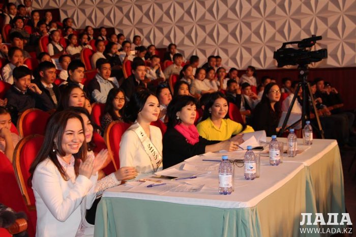 В Актау титул «Мисс Весна-2017» получила Арайлым Амангелдиева