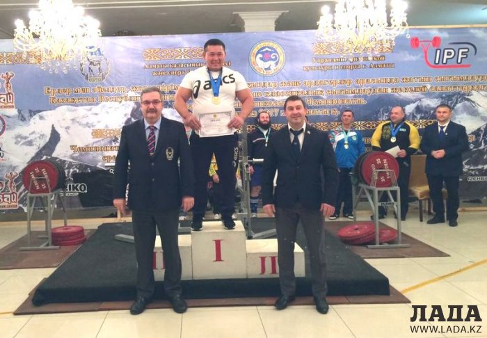 Спортсмены из Мунайлы привезли восемь медалей с чемпионата Казахстана по пауэрлифтингу