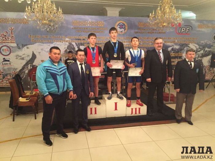 Спортсмены из Мунайлы привезли восемь медалей с чемпионата Казахстана по пауэрлифтингу