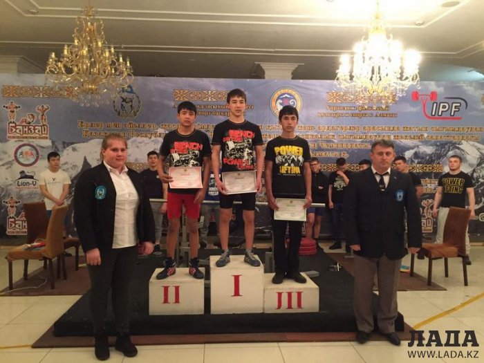 Спортсмены из Мунайлы привезли восемь медалей с чемпионата Казахстана по пауэрлифтингу