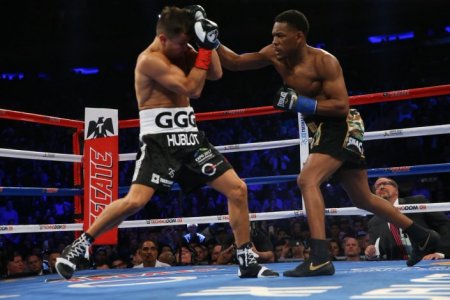 Геннадий Головкин одержал победу над Джейкобсом по очкам