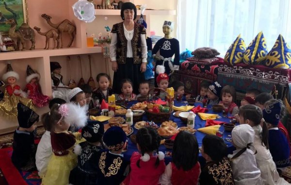 В Актау работники образования отметили Наурыз