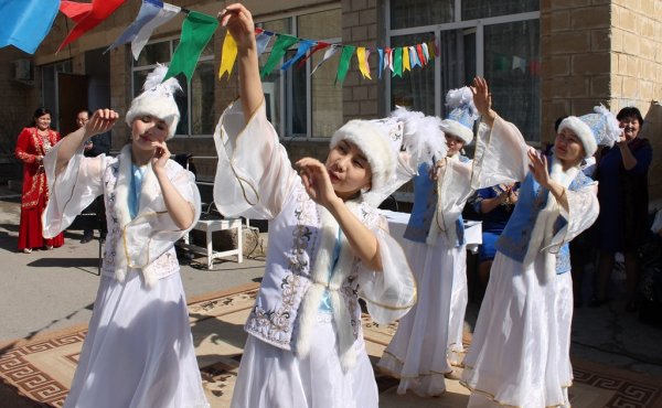 В Актау работники образования отметили Наурыз