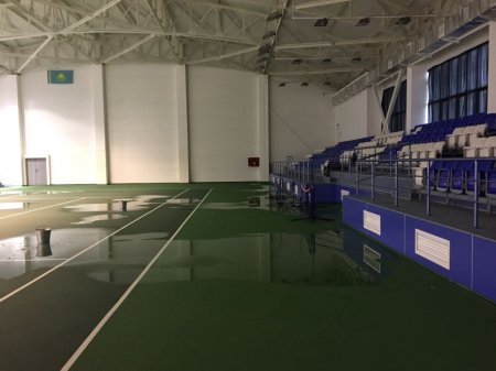 В теннисном центре Актау из-за дождей затопило крытые корты