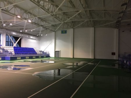 В теннисном центре Актау из-за дождей затопило крытые корты