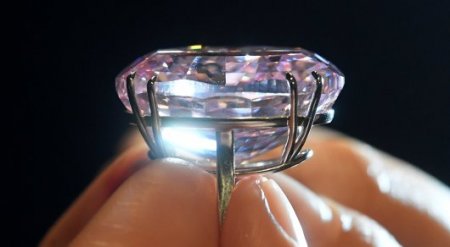 Самый дорогой бриллиант в мире пустят с молотка
