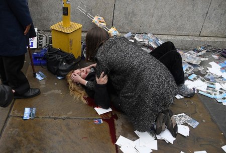 Возле британского парламента обстреляли людей