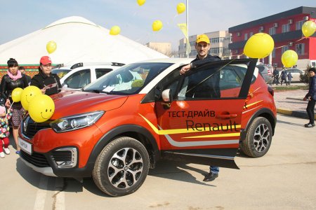 Сотрудники автосалона Renault поздравили актаусцев с Наурызом