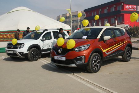 Сотрудники автосалона Renault поздравили актаусцев с Наурызом