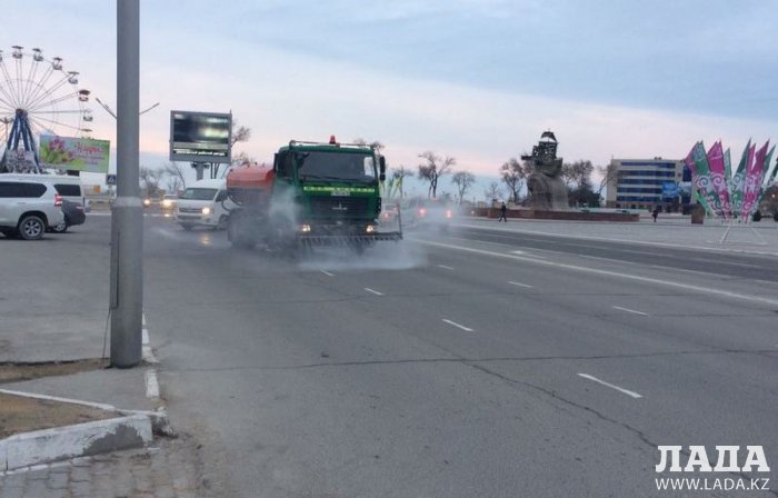 В ТОО «Кала жолдары» рассказали о поливе центральных дорог Актау