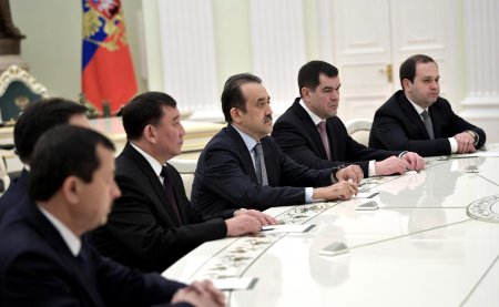 Владимир Путин: Наряду с терроризмом перед странами СНГ стоит еще ряд угроз