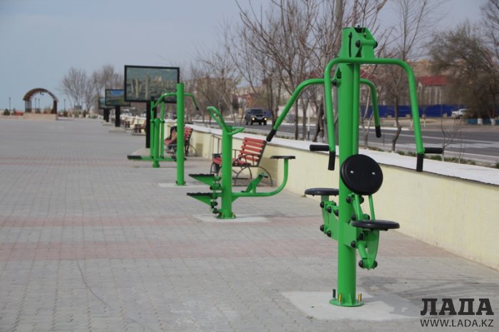 Канат Жумабаев: Уличные тренажеры на набережной 15 микрорайона Актау круглосуточно доступны всем желающим