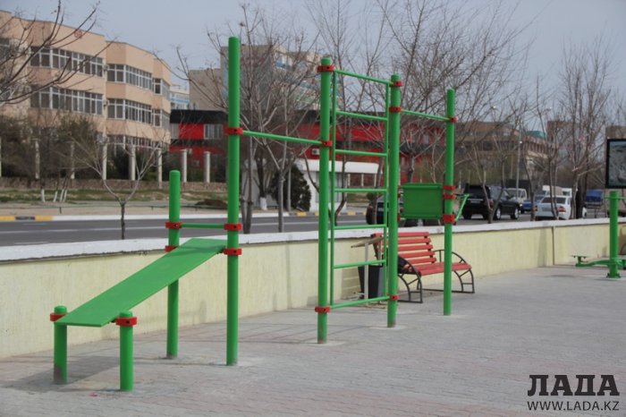 Канат Жумабаев: Уличные тренажеры на набережной 15 микрорайона Актау круглосуточно доступны всем желающим