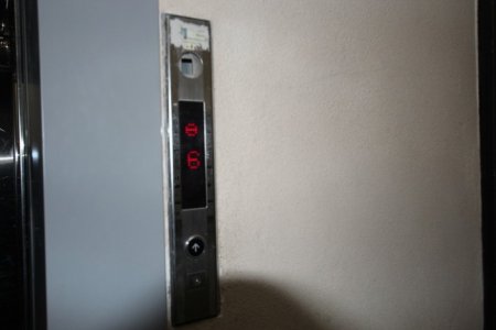 "Нас всех спас ребенок". Рассказ человека из сорвавшегося лифта в Астане