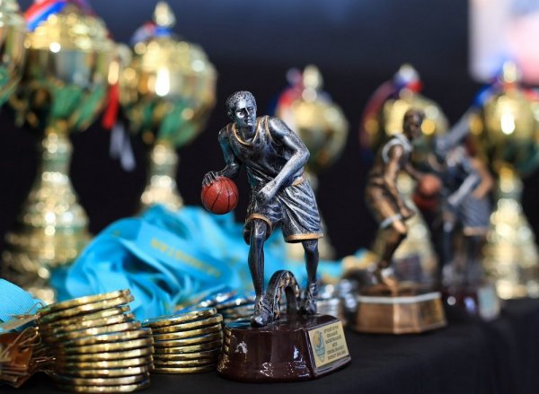 В Актау наградили победителей и призеров Школьной баскетбольной лиги