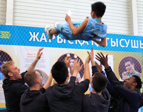 В Актау наградили победителей и призеров Школьной баскетбольной лиги