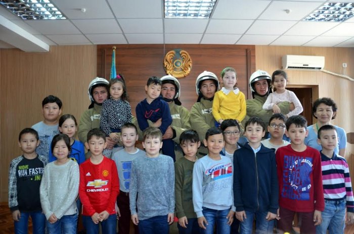 О последствиях игр с огнем рассказали школьникам в службе пожаротушения Актау